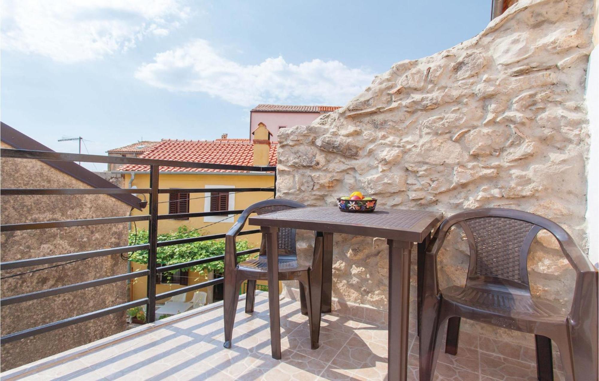 1 Bedroom Beautiful Apartment In Omisalj Omišalj Exterior foto
